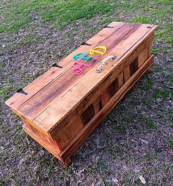 diy toy box from pallets