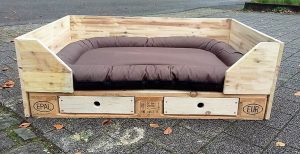 Cute Dog Bed Out of Recycled Pallets | Wood Pallet Furniture