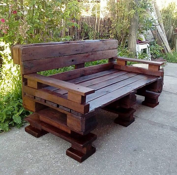 Garden Bench Made with Reused Wood Pallets | Wood Pallet Furniture