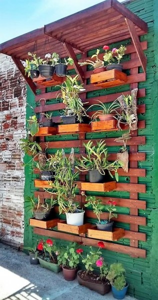 Wood Pallet Vertical Wall Planter | Wood Pallet Furniture