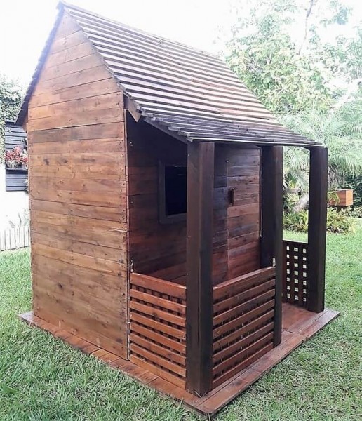 Kids Garden Playhouse Made With Pallet Wood 