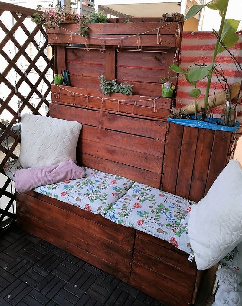 pallet balcony idea