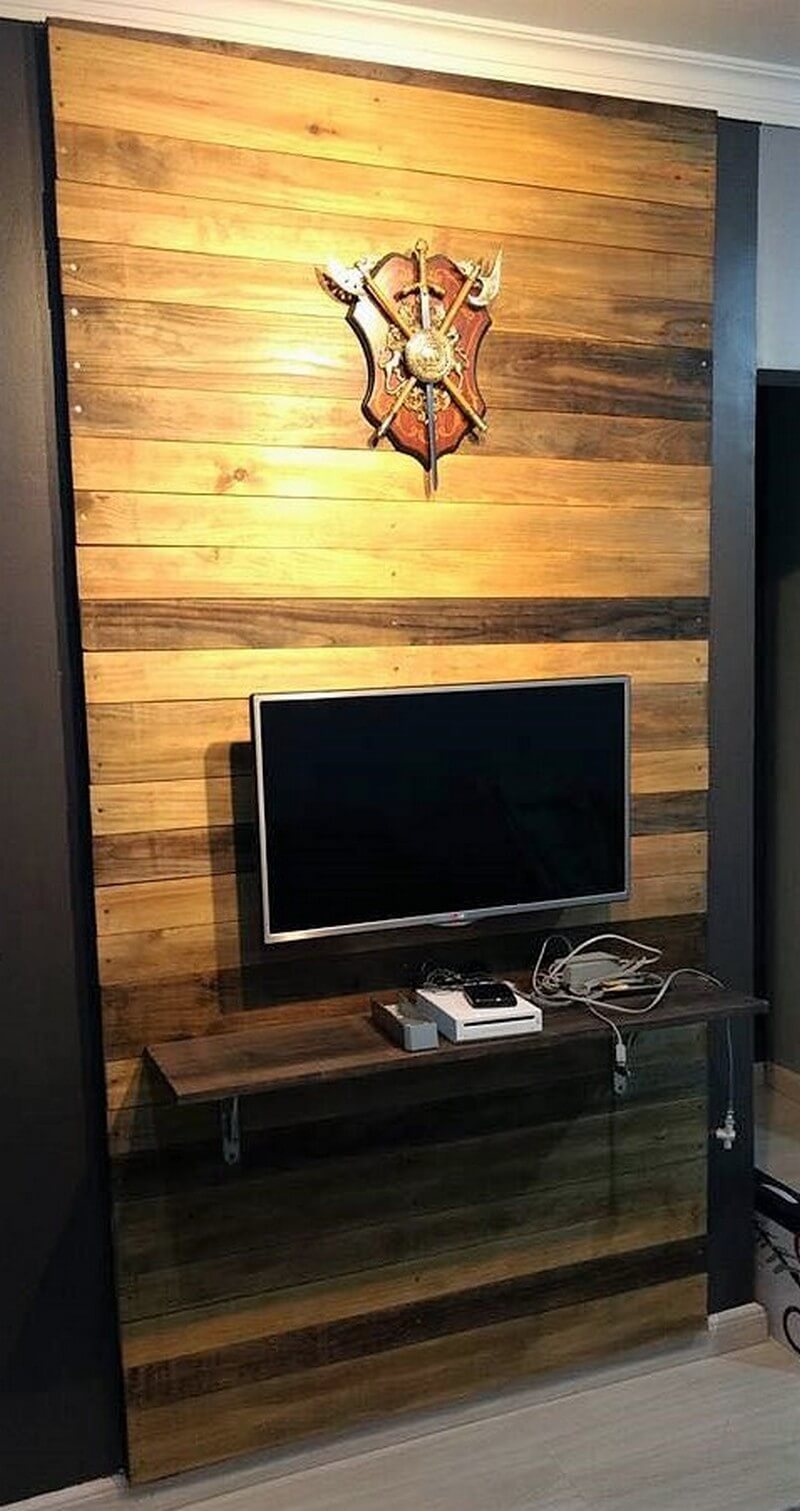 recycled wooden pallet wall works