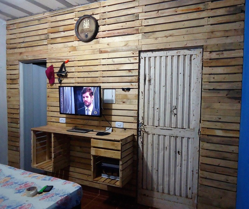 reused pallet wall cladding