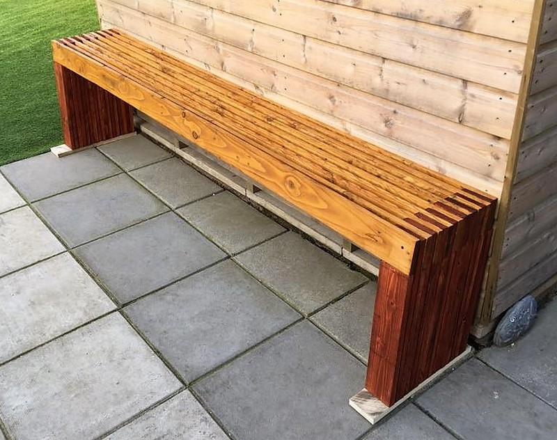 wooden pallet bench