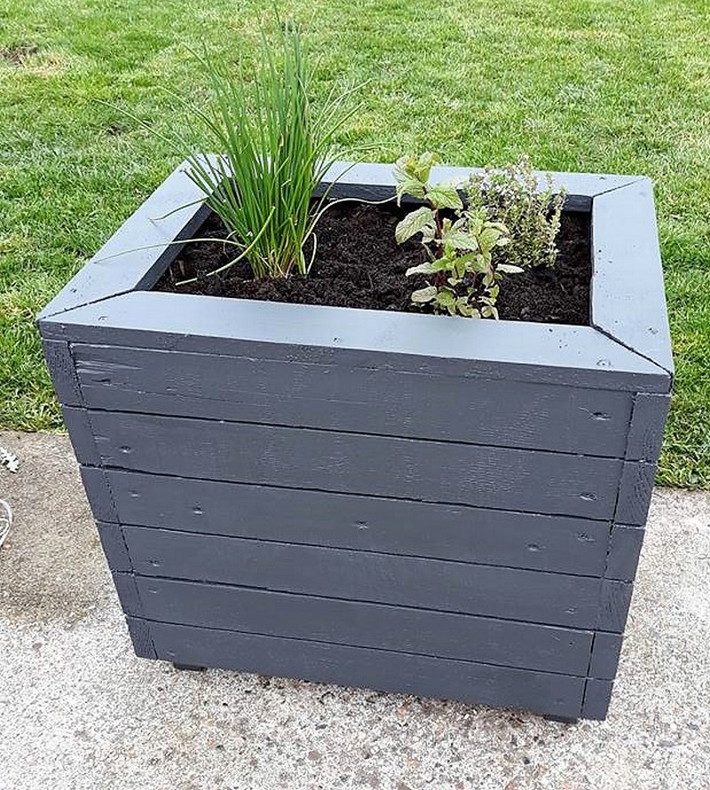 wooden pallet planter