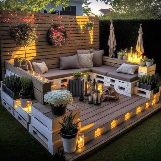 Rustic Elegance Making the Most of Pallet Wood in Your Outdoor Decor (12)