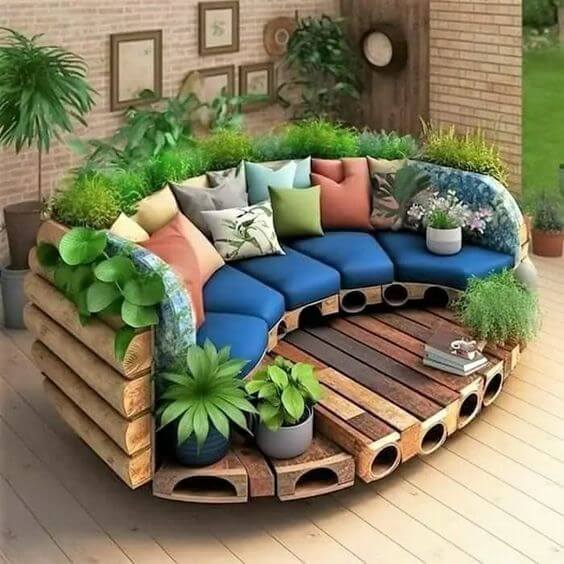 Rustic Elegance Making the Most of Pallet Wood in Your Outdoor Decor (17)