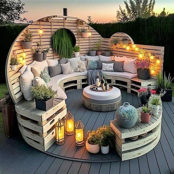 Rustic Elegance Making the Most of Pallet Wood in Your Outdoor Decor (19)