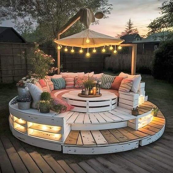 Rustic Elegance Making the Most of Pallet Wood in Your Outdoor Decor (2)