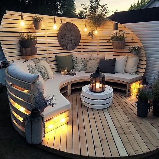 Rustic Elegance Making the Most of Pallet Wood in Your Outdoor Decor (22)