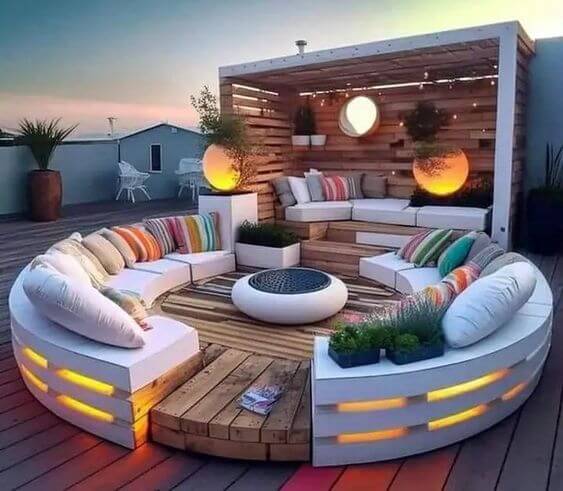 Rustic Elegance Making the Most of Pallet Wood in Your Outdoor Decor (5)