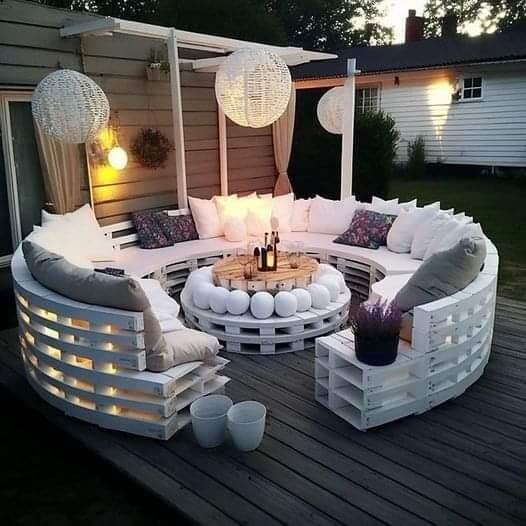 Rustic Elegance Making the Most of Pallet Wood in Your Outdoor Decor (6)